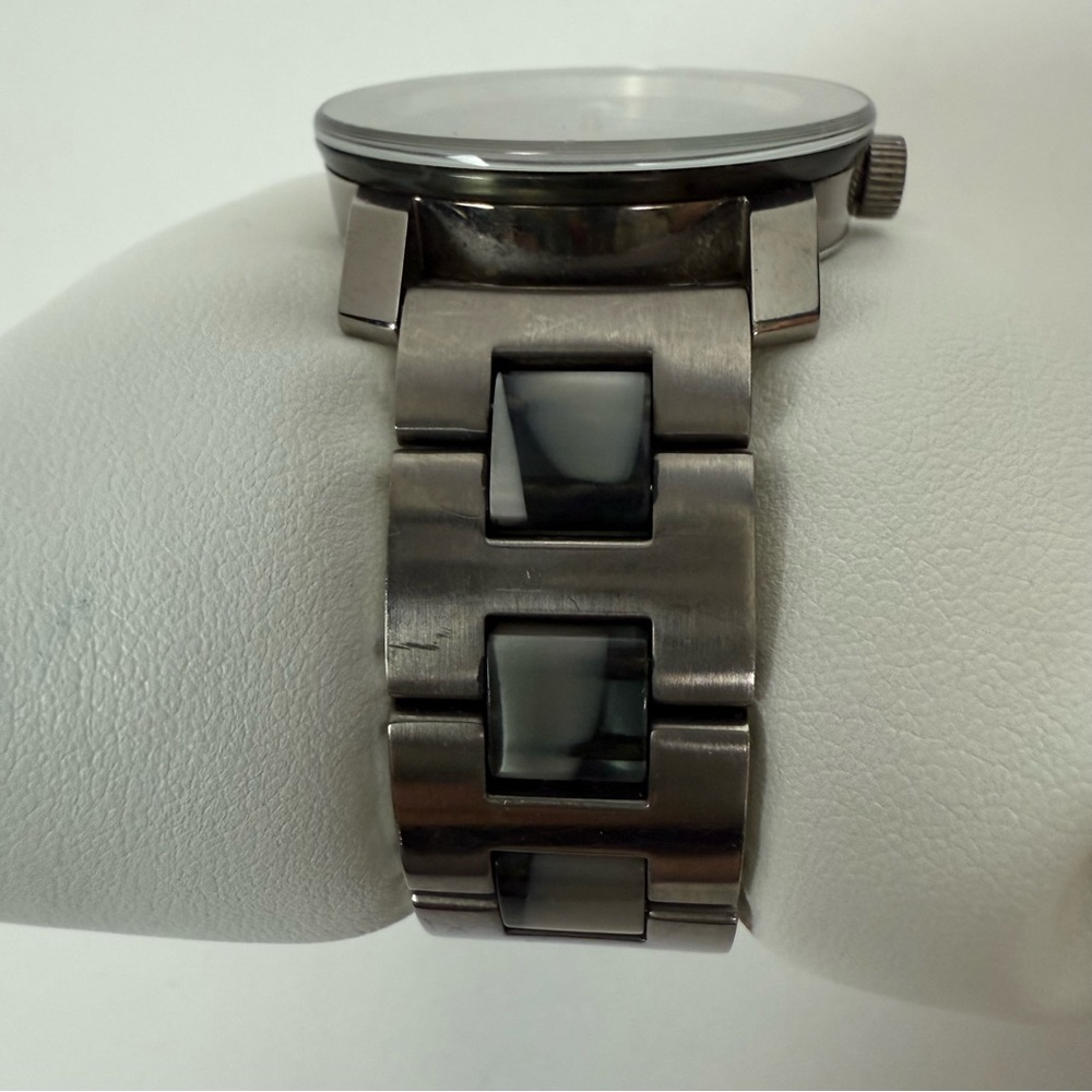 Movado Bold Grey Woman's Mirrored Bezel and Tortoise Ceramic Stainless Band - Picture 6 of 10
